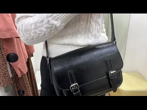 ❤️ فٹنگ روم میں ڈلڈو کے ساتھ نوجوان کتیا فیرل بیری کی عوامی مشت زنی ❤❌ مقعد فحش  ❌❤